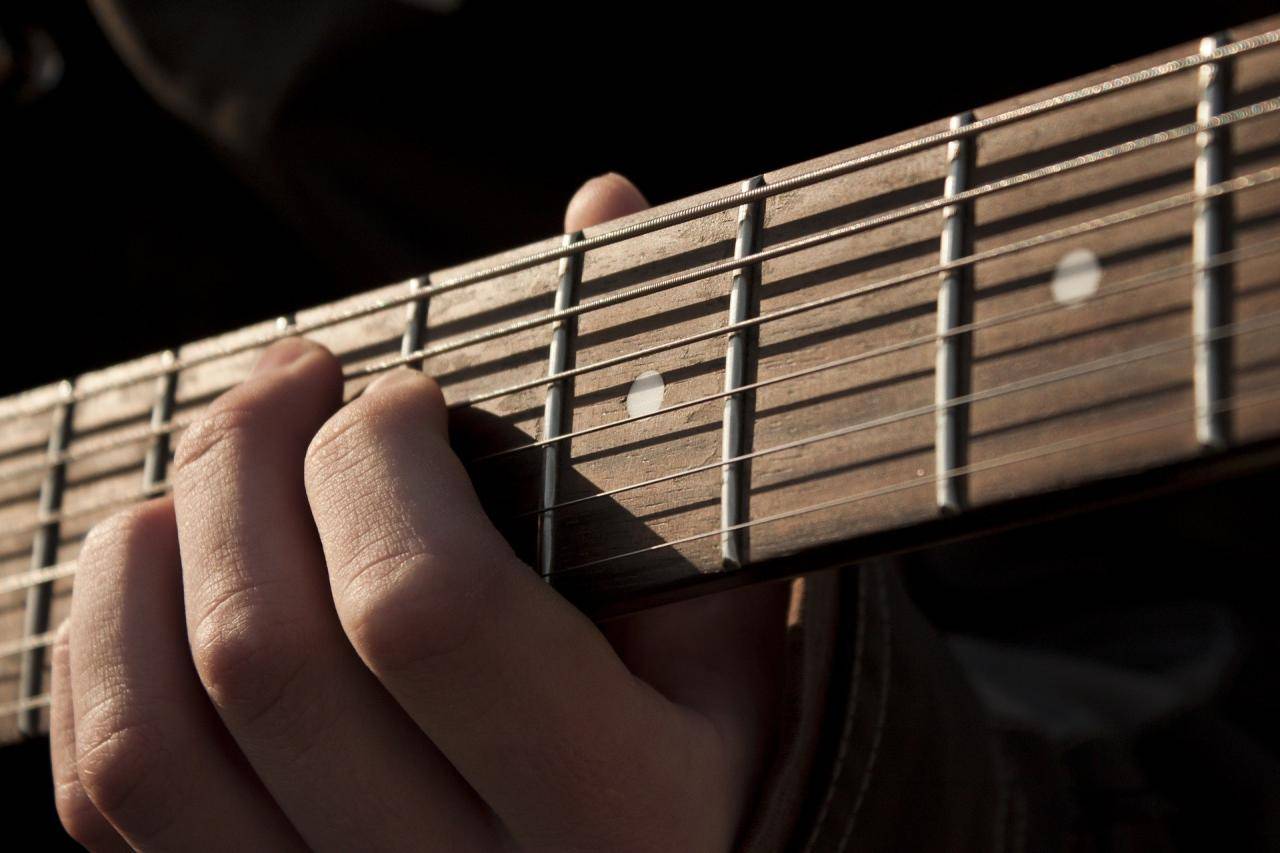 Cómo aprender a tocar la guitarra - Una guía para principiantes