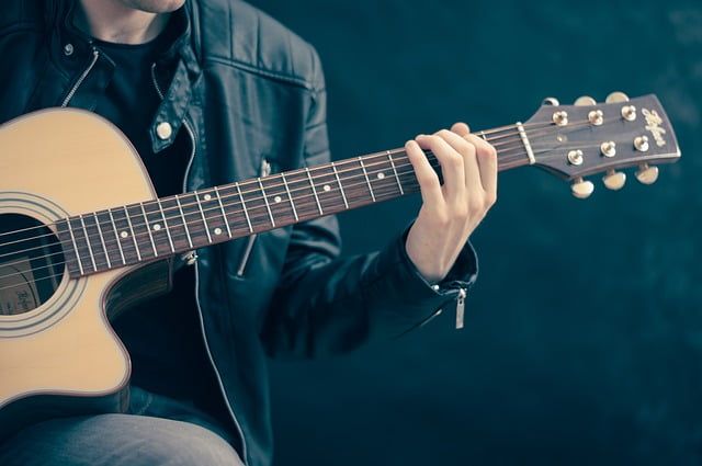 Cómo aprender a tocar la guitarra - Una guía para principiantes