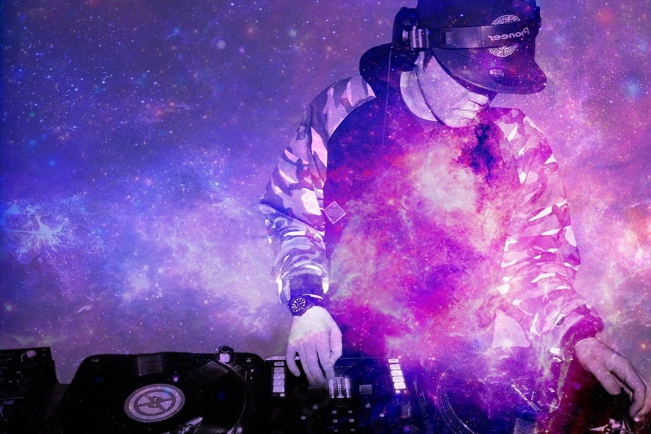 Cómo convertirse en DJ: una guía para principiantes